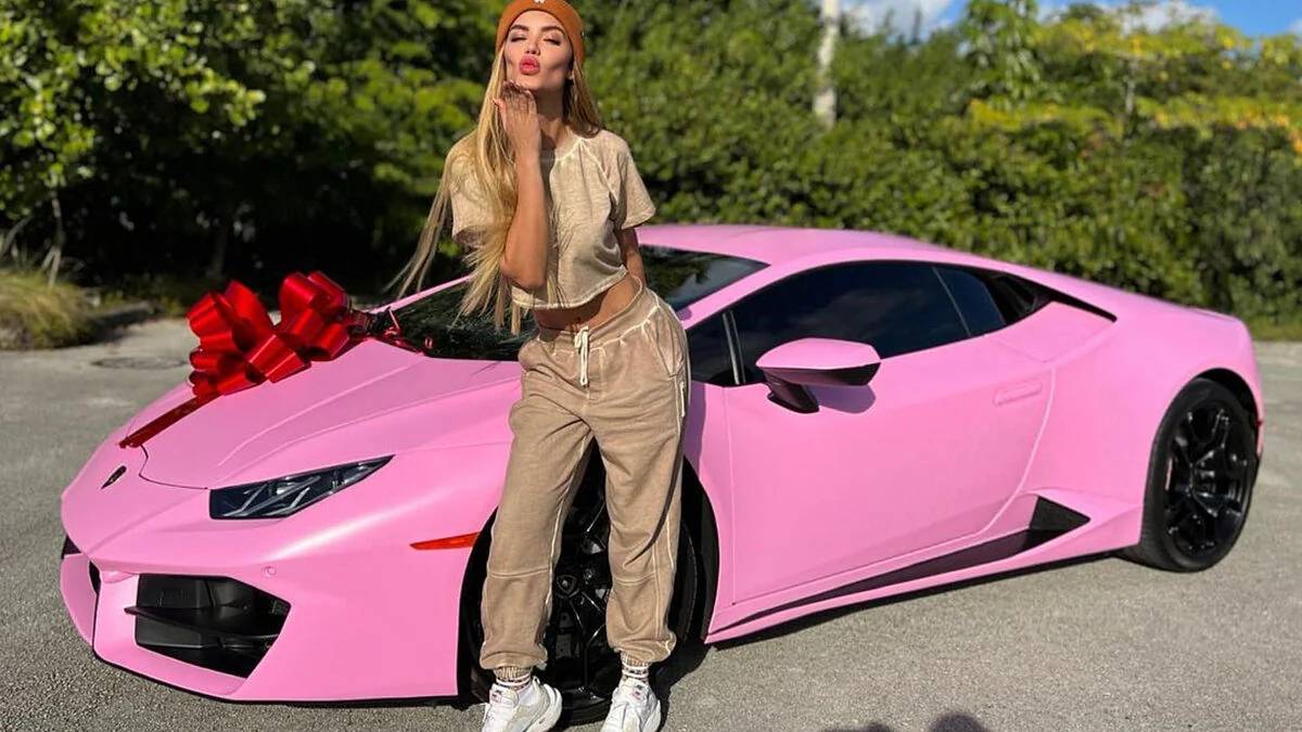 Exnovia de Nicky Jam, «pone a la venta» Lamborghini que el cantante le regaló