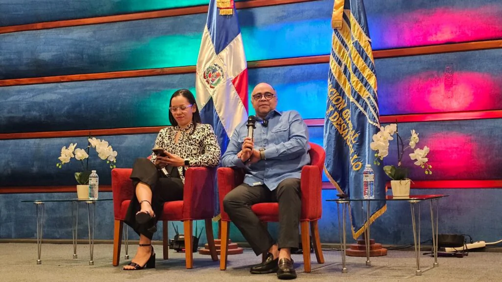 Zurich A. Sosa, gerente de Marketing y Distribución de Películas en Caribean Cinemas Y Omar de la Cruz, director ejecutivo del festival / Radiografía del Arte