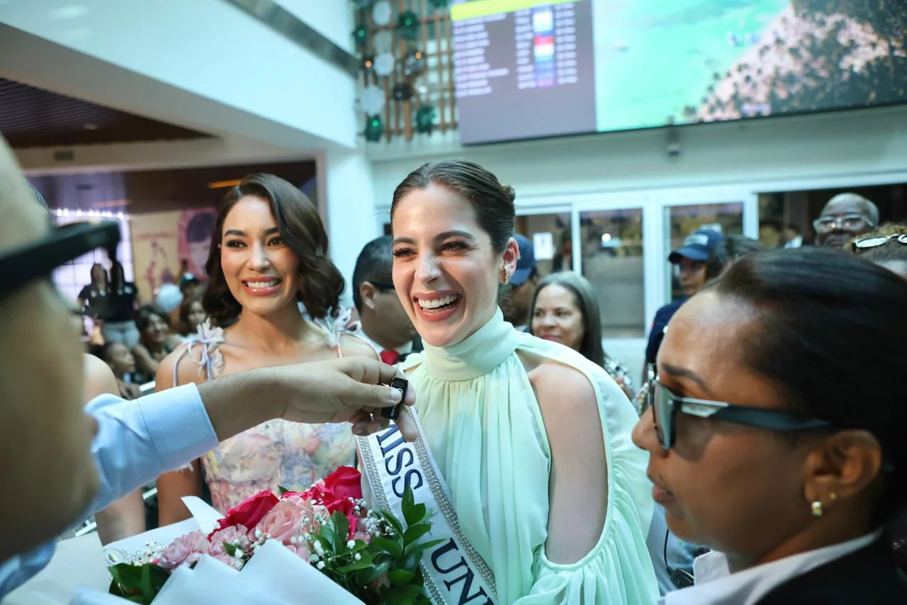 Miss Universe Fátima Bosch durante su llegada a República Dominicana