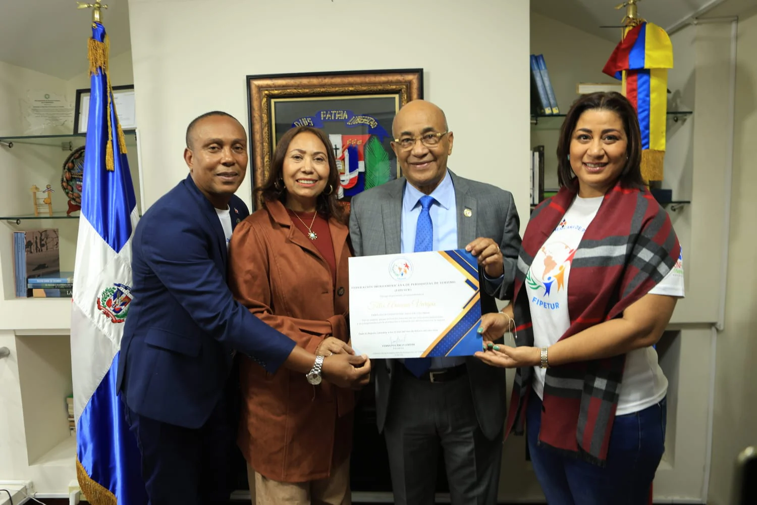 Daniel Mercado, Yomaris Gómez, el embajador de República Dominicana en Colombia, Félix Aracena Vargas y Yenny Polanco, presidenta de Fipetur