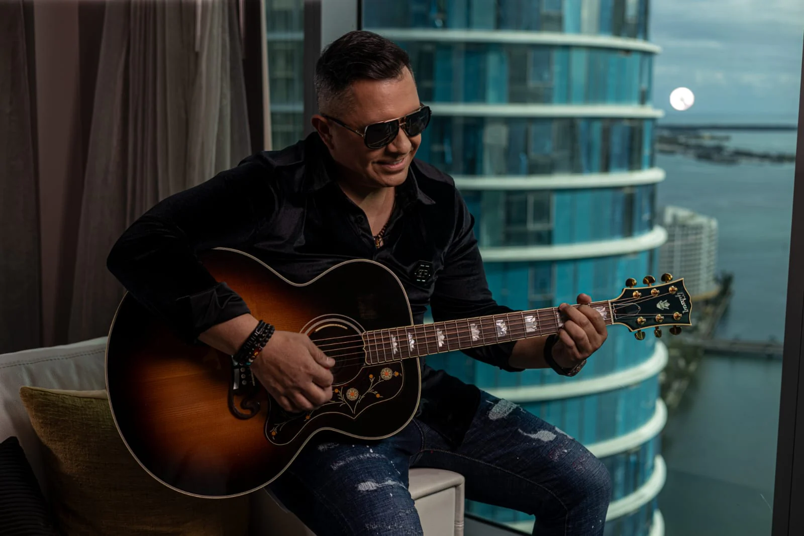 cantante Astor Torres