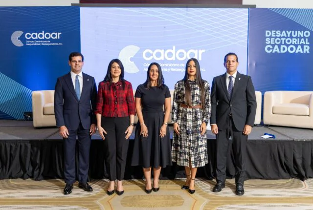 Desde la izquierda, los miembros del comité legal de Cadoar, Juan Regalado, Rhaisa González, Gianna D’Oleo, Kleyssi Clark y Franklin Glass.